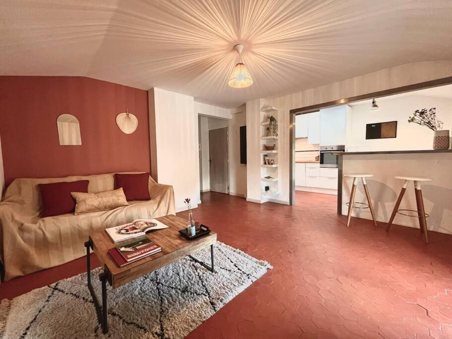 Appartement A Pied Du Centre Avec Place De Parking Arles Zewnętrze zdjęcie