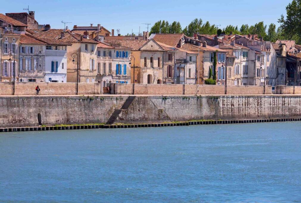 Appartement A Pied Du Centre Avec Place De Parking Arles Zewnętrze zdjęcie